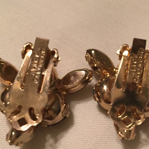 VINTAGE ALICE CAVINESS CLUSTER OF CRYSTAL EARRINGS - Picture 3 of 3